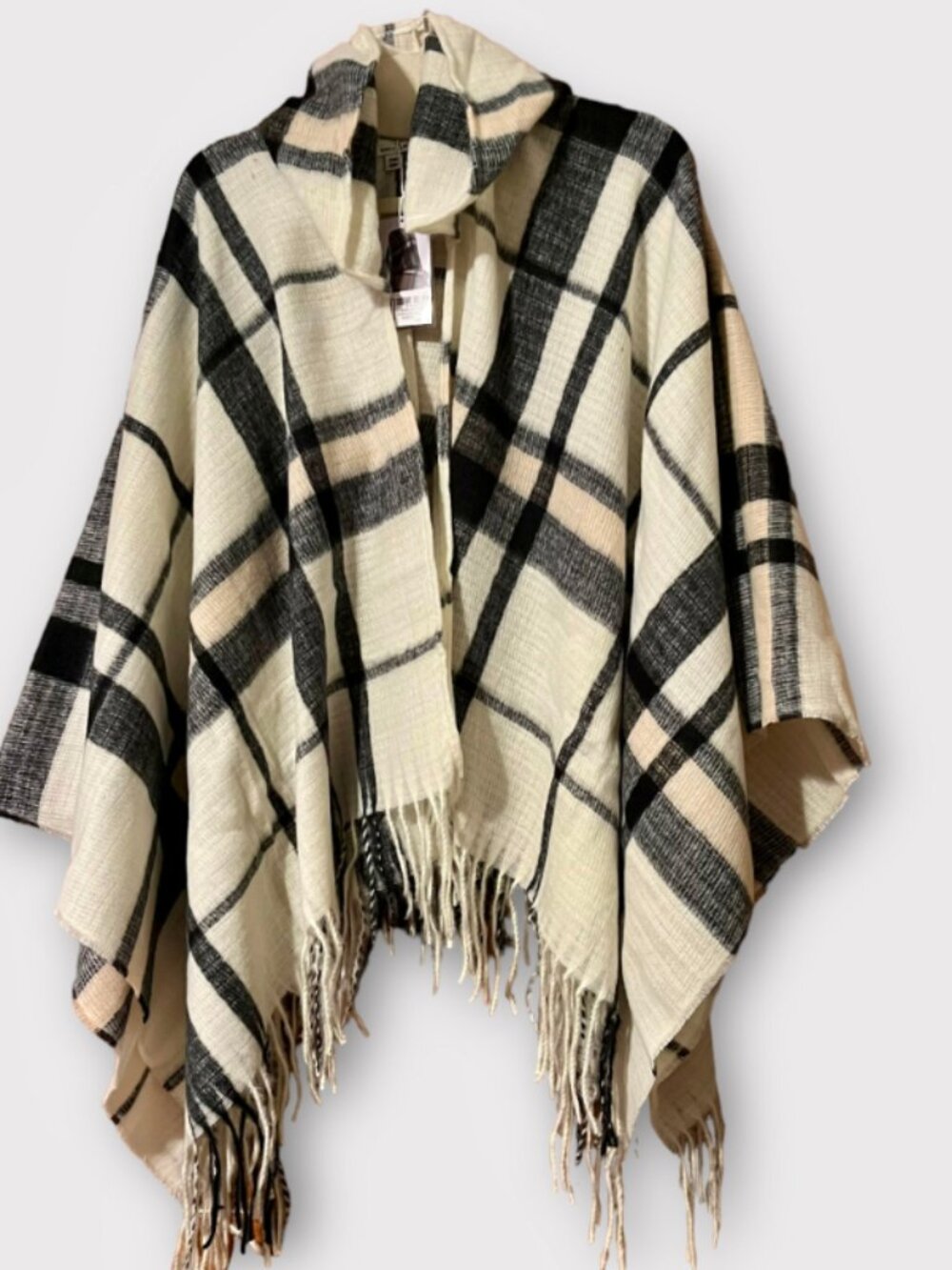 Simply Noelle Ivory and Black Soft Poncho NWT